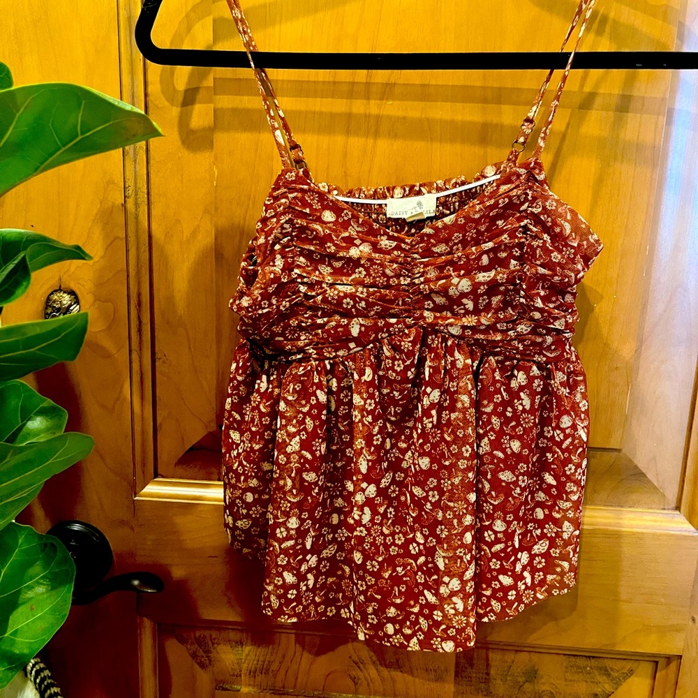 Daisy & Delilah cropped flowy tank top